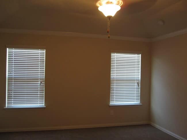 Building Photo - 370 Evening Star