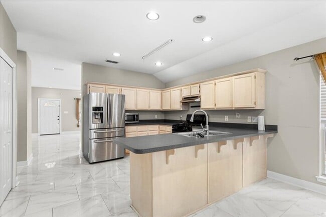 Building Photo - 11027 Oakcrest Dr