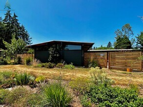 Building Photo - Mid-century Modern Single-family Home for ...