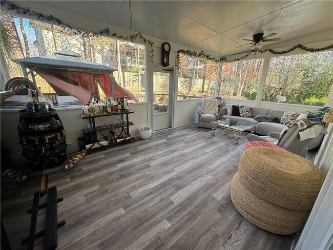 Building Photo - 525 Lake Medlock Dr