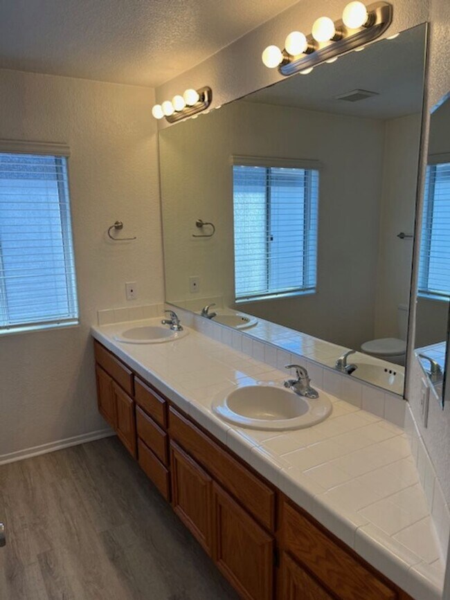 Building Photo - Nice 3 Bedroom home in Rancho Del Oro