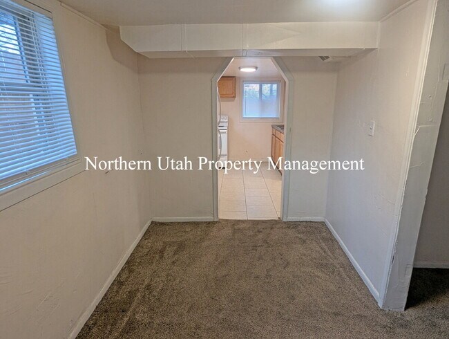 Building Photo - Lower Level Studio Unit