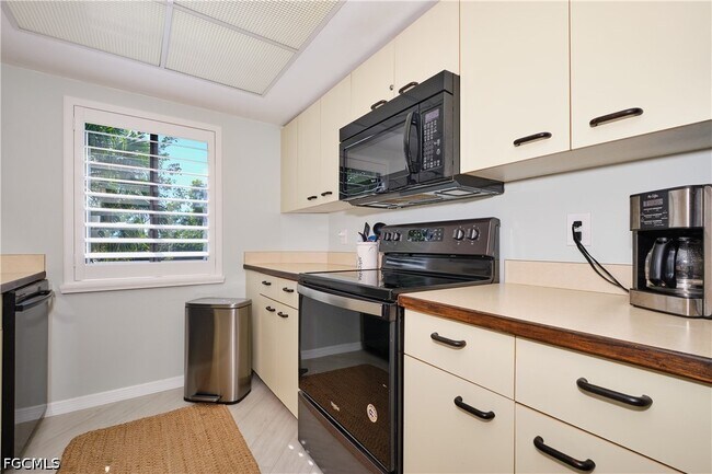 Building Photo - 15121 Bagpipe Way