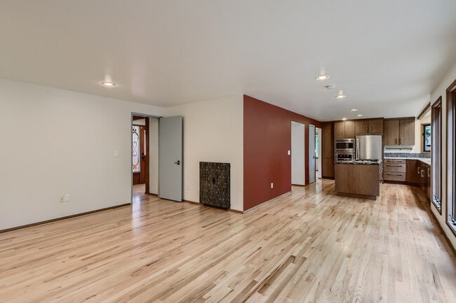 Building Photo - 16726 NE 41st St