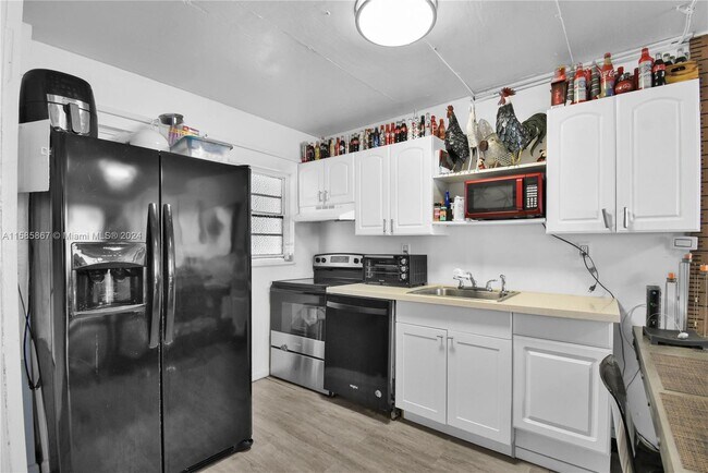 Building Photo - 1331 Lincoln Rd