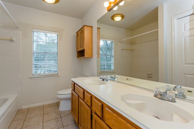 Building Photo - 1123 Cascade Creek Dr