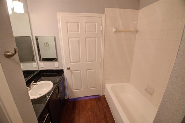 Building Photo - 2320 Gracy Farms Ln