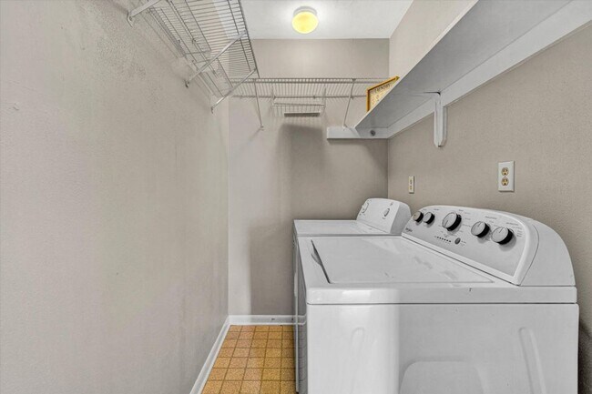 Building Photo - 7311 Maple Ct SW