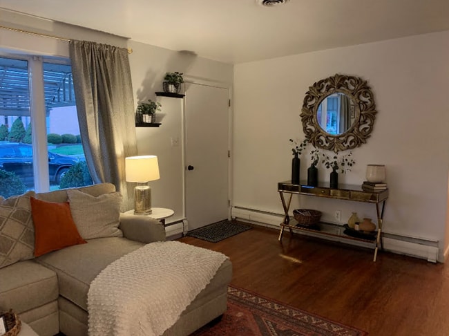 Building Photo - Well maintained 3bed/1.5 bath single famil...