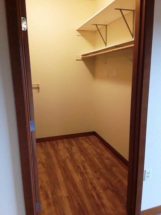 Building Photo - Beautiful Corner Condo In Central Location