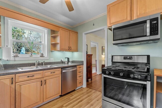 Building Photo - 6312 Malvey Ave