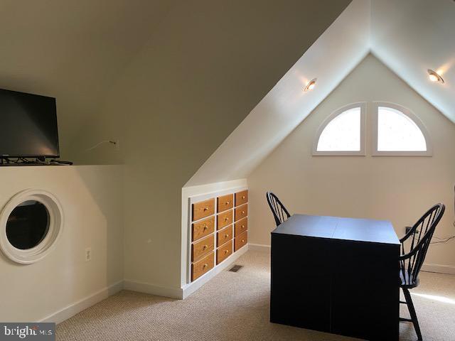 Building Photo - 1420 Riverside Dr