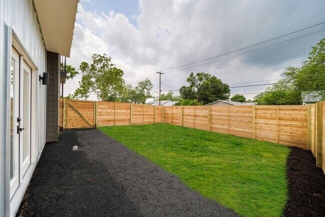 Building Photo - 8507 Hathaway Dr