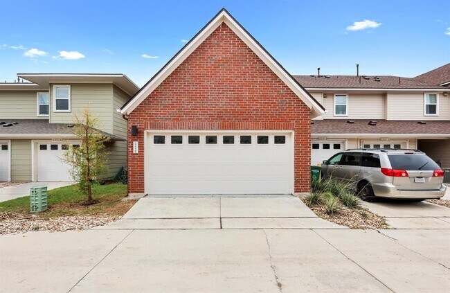 Building Photo - 2222 Simond Ave