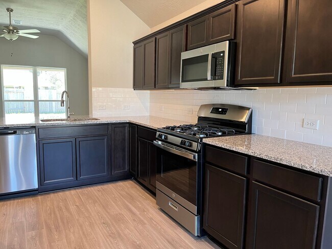 Building Photo - 3/2/2  in the beautiful  gated community of Point Aquarius WISD