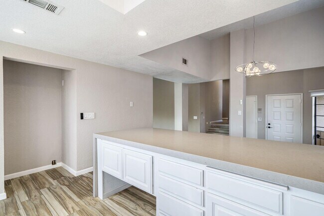 Building Photo - 46395 Ryway Pl