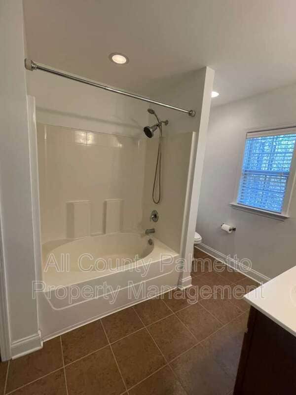 Building Photo - 4077 Hartland St