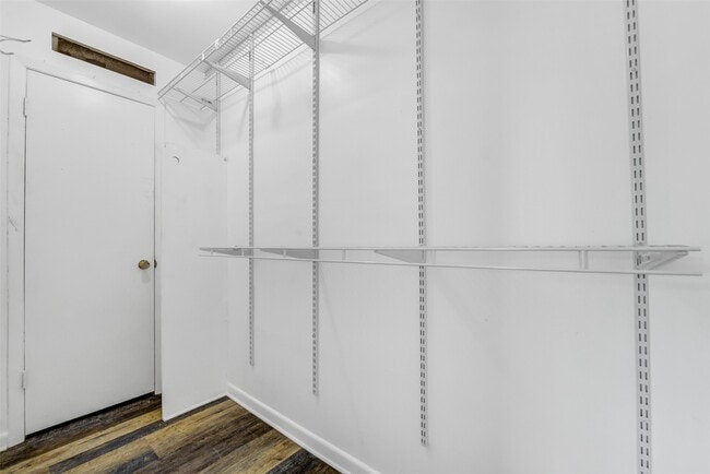 Building Photo - 123 The Strand