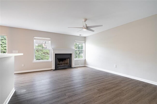Building Photo - 401 Red Coat Ln