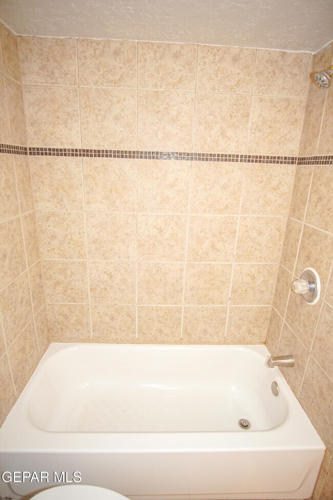 Building Photo - 4433 N Stanton St