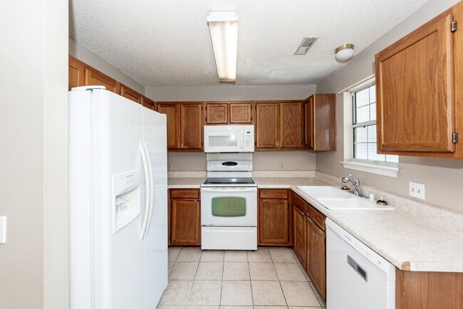 Building Photo - 8408 Battle Forest Dr
