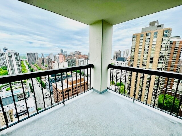 Building Photo - 1122 N Clark St