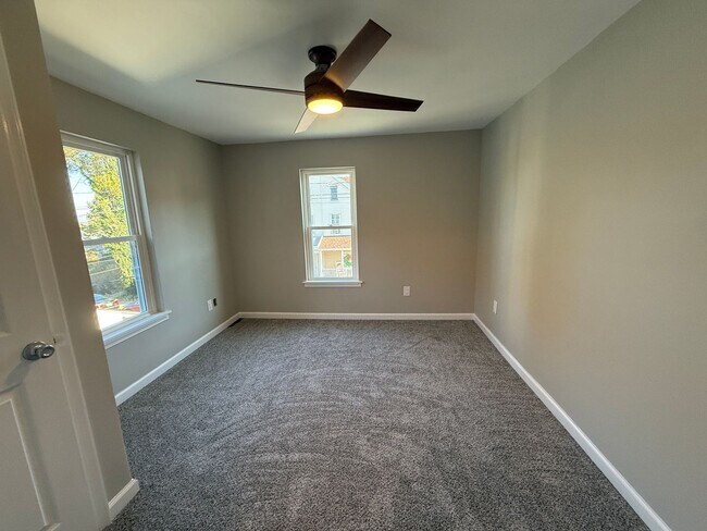 Building Photo - 2 Bedroom Rental in Emmaus!