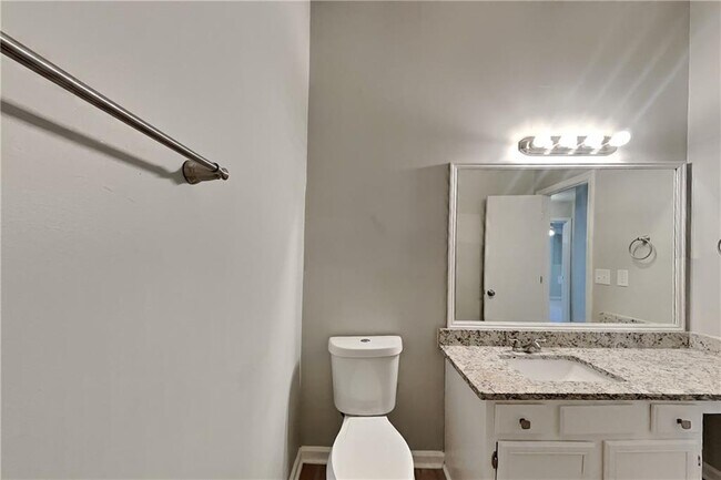 Building Photo - 615 Paris Dr