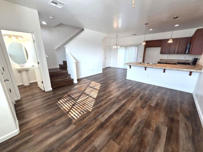 Building Photo - Beautiful 3 Bedroom 2.5 Townhouse by Summit Charter Academy