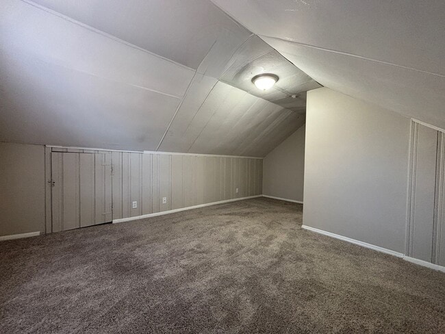 Building Photo - Updated 3+ Bedroom Brick Bungalow in Brentwood!