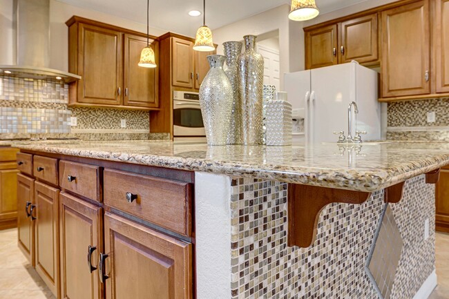 Building Photo - 5 Bedroom Corner Lot Home in Gated Community!