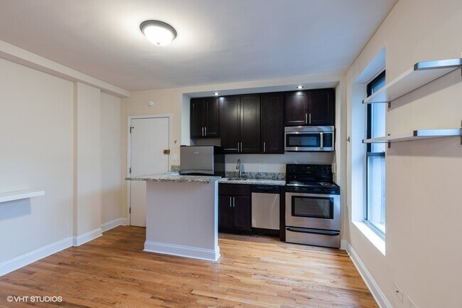 Building Photo - 1430 N Dearborn Pkwy