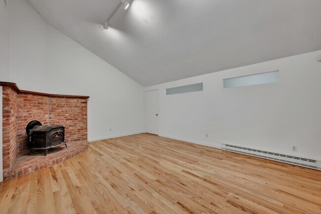 Building Photo - 23 Vine Hill Rd