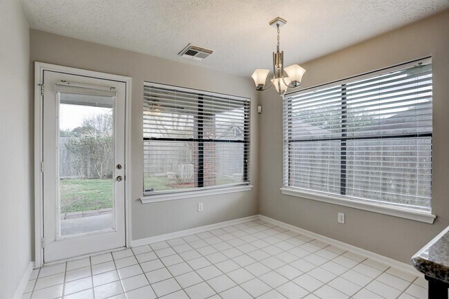 Building Photo - 3126 Pebble Bay Dr