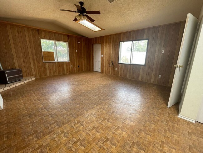 Building Photo - 4931 Maxwell Ave