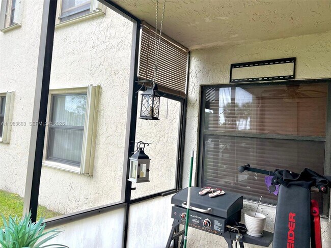 Building Photo - 11304 Taft St