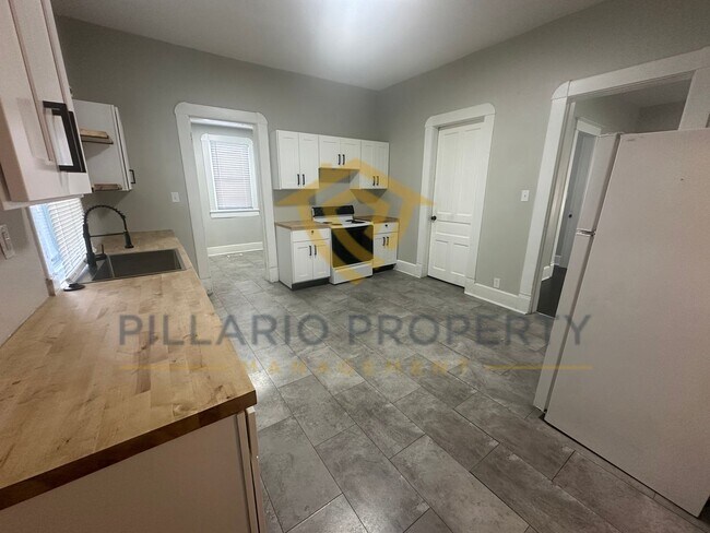 Building Photo - Charming 2-Bedroom Home with Modern Finish...