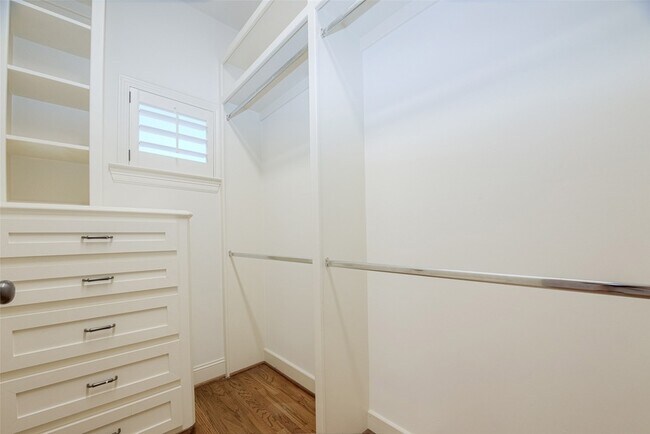 Building Photo - 232 Detering St