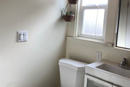 Bathroom - 926 N Maple St