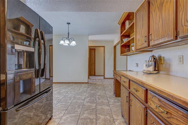 Building Photo - 2109 Shamrock Dr