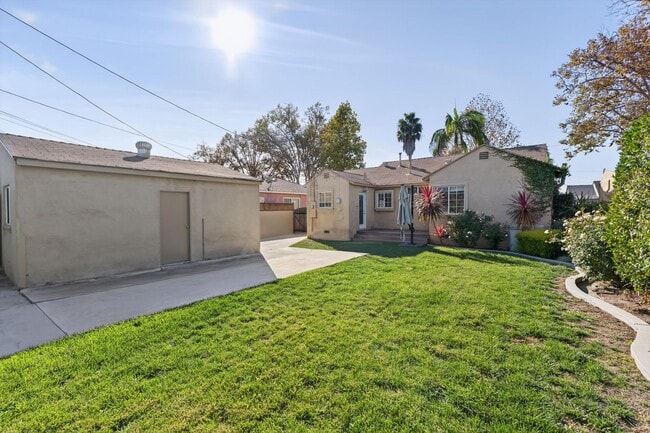 Building Photo - Beautifully Remodeled 3-Bedroom Home in Pr...