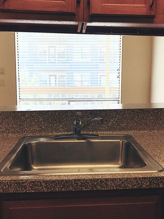 Building Photo - PEARL WEST CAMPUS - LOFTED 2BD/1BA