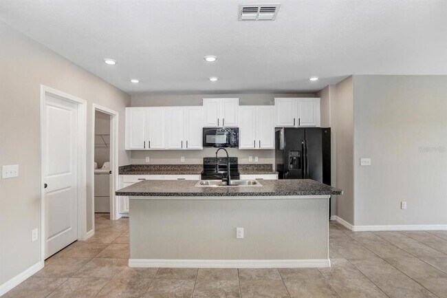 Building Photo - 10256 Carloway Hills Dr