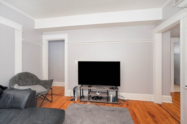 Building Photo - 287 Medford St