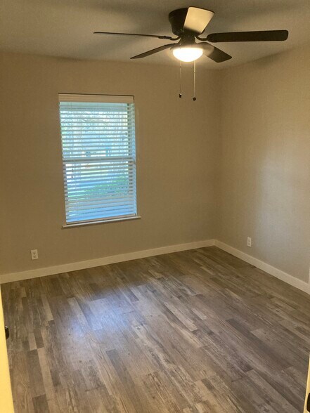 Building Photo - 908 S Bryant Ave