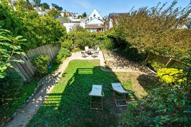 Building Photo - 438 30th St