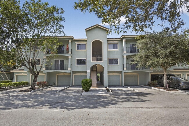 Building Photo - 340 Crestwood Cir