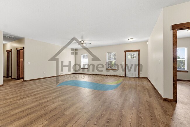 Building Photo - 4 Bedroom 2 Bathroom Home with Attached 2-Car Garage Available in Blanchard!
