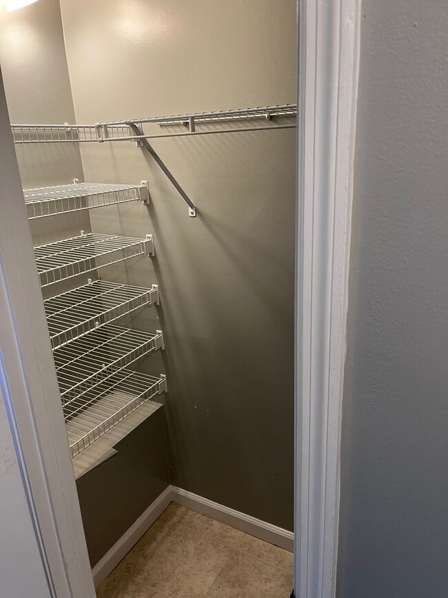 Building Photo - Beautiful 2 Bedrooms 2.5 Bathroom luxury 3 level Townhouse location in the Rockburn Commons Commu...