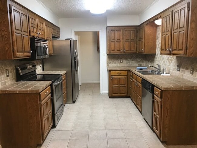 Building Photo - 5249 Meadowick Ln